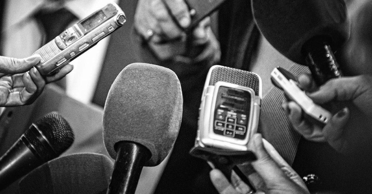 "Los políticos son, en su gran mayoría, de formación analógica y debo aclarar una sospecha: muchos periodistas trabajan tan solo para los análogos". "Los políticos son, en su gran mayoría, de formación analógica y debo aclarar una sospecha: muchos periodistas trabajan tan solo para los análogos".