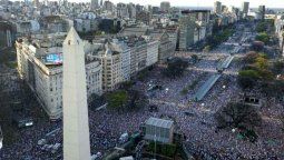 altText(Sorprendió hasta a JxC la convocatoria multitudinaria en el Obelisco)}
