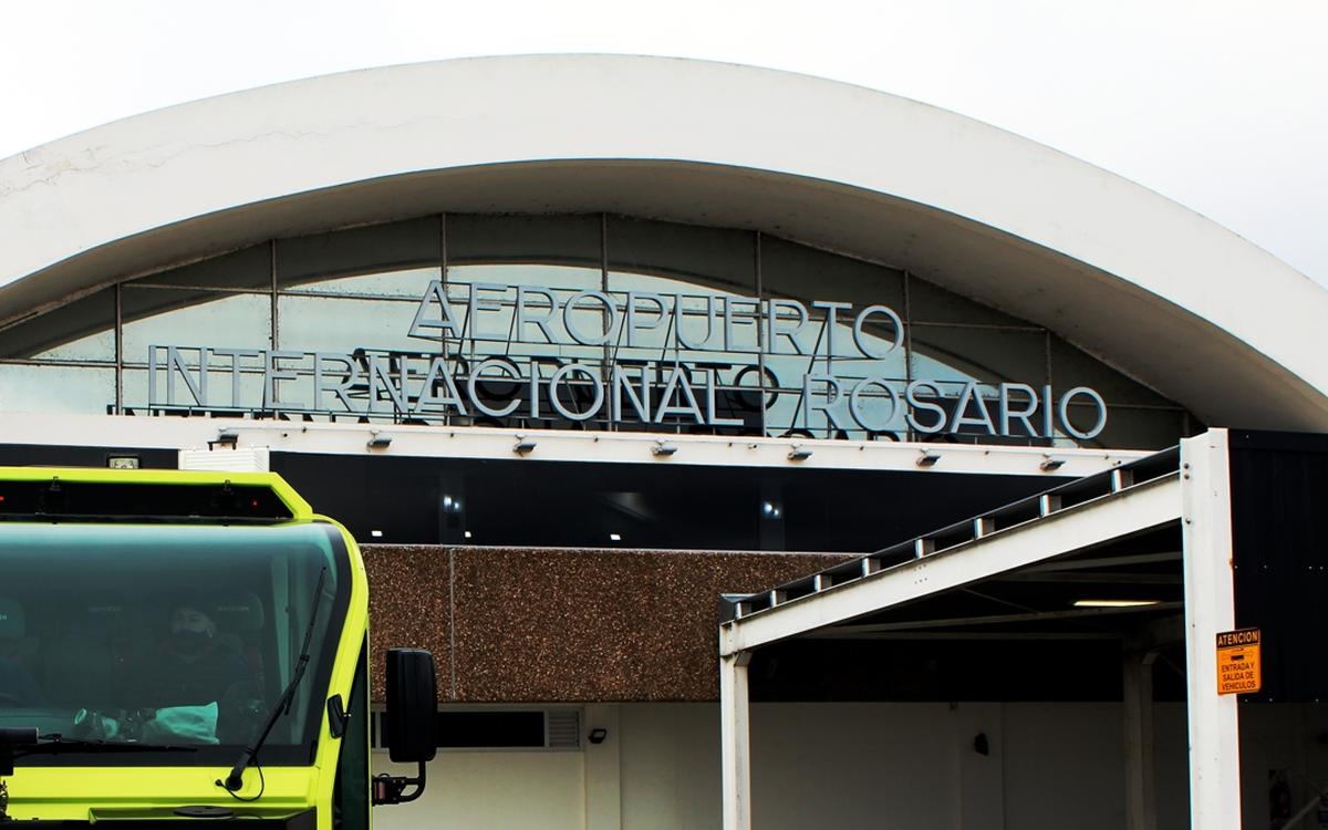 La Provincia lleva adelante acciones para impulsar al aeropuerto rosarino como destino de cargas. En lo que va del año se movilizaron 277.000 kg de carga aérea, con un crecimiento acumulado anual de 18%. La Provincia lleva adelante acciones para impulsar al aeropuerto rosarino como destino de cargas. En lo que va del año se movilizaron 277.000 kg de carga aérea, con un crecimiento acumulado anual de 18%.