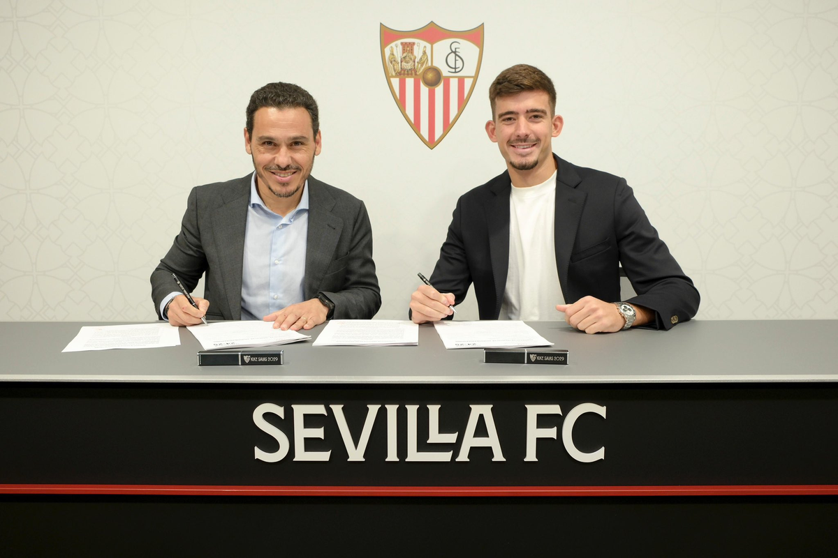 Kike Salas, el jugador que renovó contrato con el Sevilla hace apenas una semana. Kike Salas, el jugador que renovó contrato con el Sevilla hace apenas una semana.
