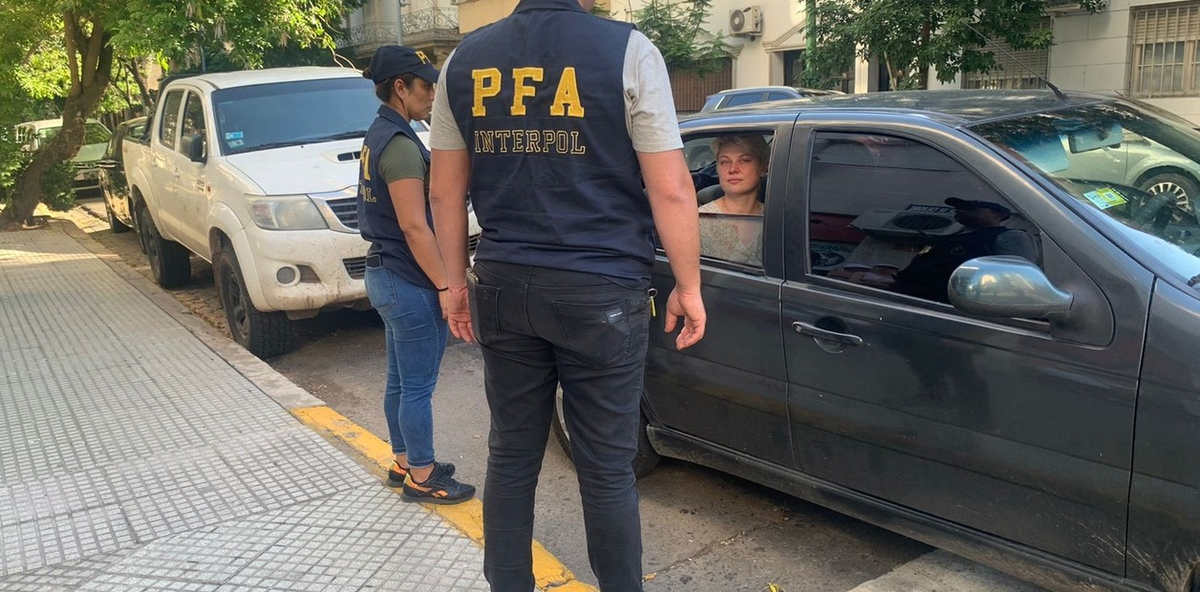 La estafadora rusa era buscada por Interpol en Argentina por çometer estafas inmobiliarias y fue detenida en Caballito. La estafadora rusa era buscada por Interpol en Argentina por çometer estafas inmobiliarias y fue detenida en Caballito.