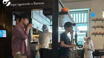 Robert Pattinson in fraganti en una parilla Robert Pattinson in fraganti en una parilla