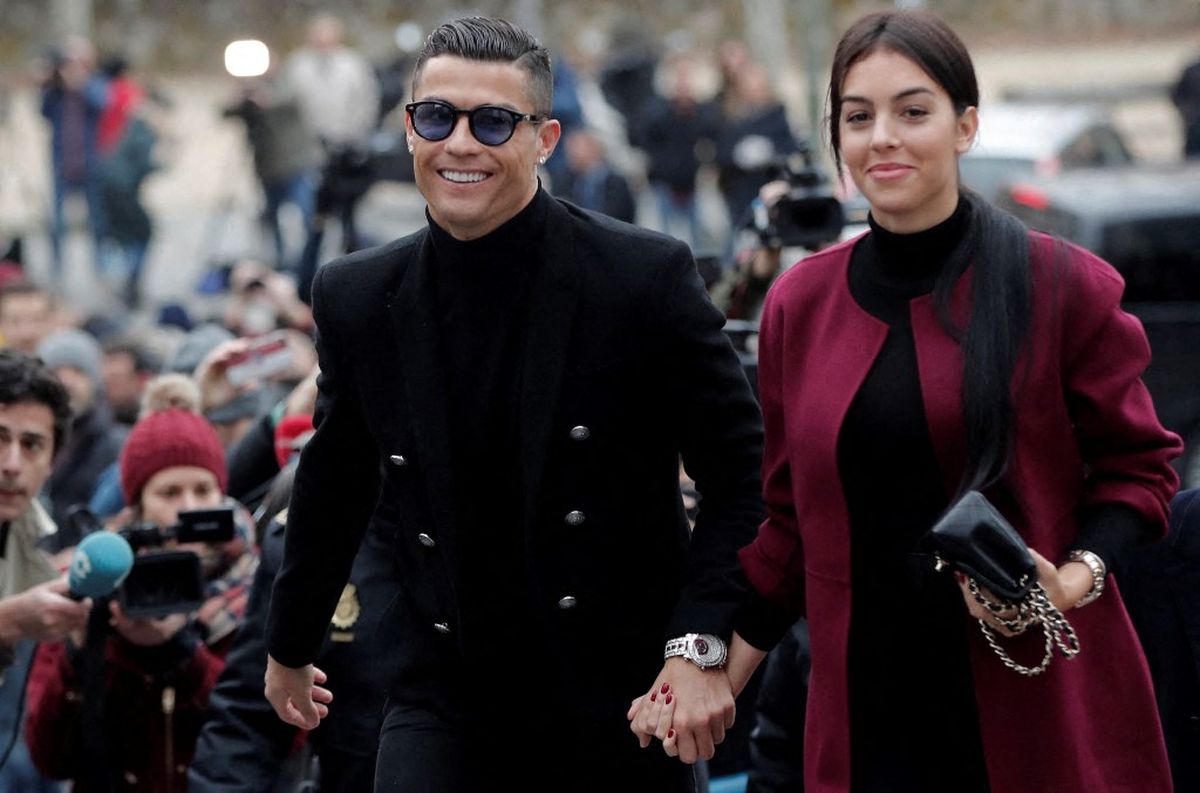Cristiano Ronaldo y Georgina Rodr&iacute;guez llegan juntos a un tribunal de Madrid en enero de 2019, tres a&ntilde;os despu&eacute;s de comenzar su relaci&oacute;n.