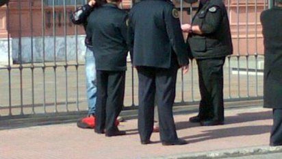 Encadenado a la Casa Rosada, amenazó con suicidarse