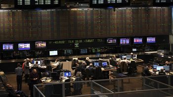 Reacción del mercado a los anunciós del BCRA: Sube el dólar, pero el Riesgo País perfora los 600 puntos