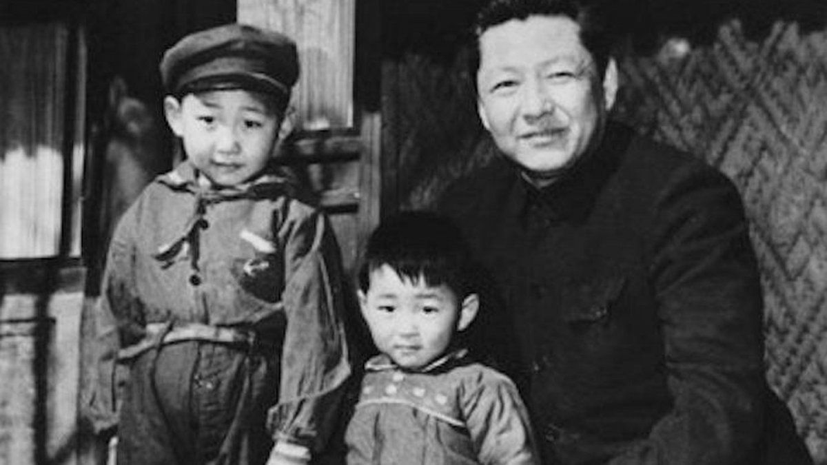 El libro que casi le cuesta la vida al padre de Xi Jinping