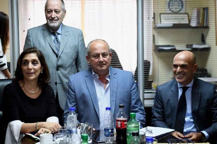 Gustavo Arribas (der.) y Silvia Majdalani (izq.) en la Comisión Bicameral de Fiscalización de Organismos y Actividades de Inteligencia, en días de Gabriela Michetti al frente del Senado: ¿se les escapó la tortuga a los legisladores?