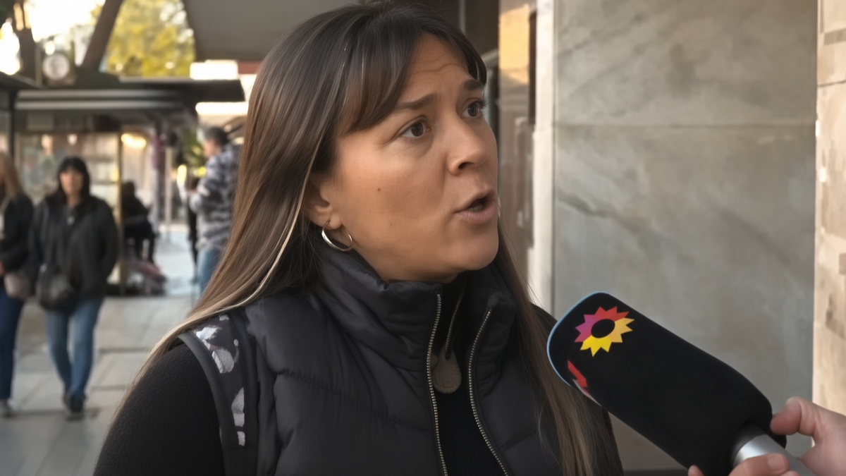 Una kinesióloga cuestionó la situación de las obras sociales y le reclamó a El Trece que visibilizara el problema durante el móvil. Foto: El Trece Una kinesióloga cuestionó la situación de las obras sociales y le reclamó a El Trece que visibilizara el problema durante el móvil. Foto: El Trece
