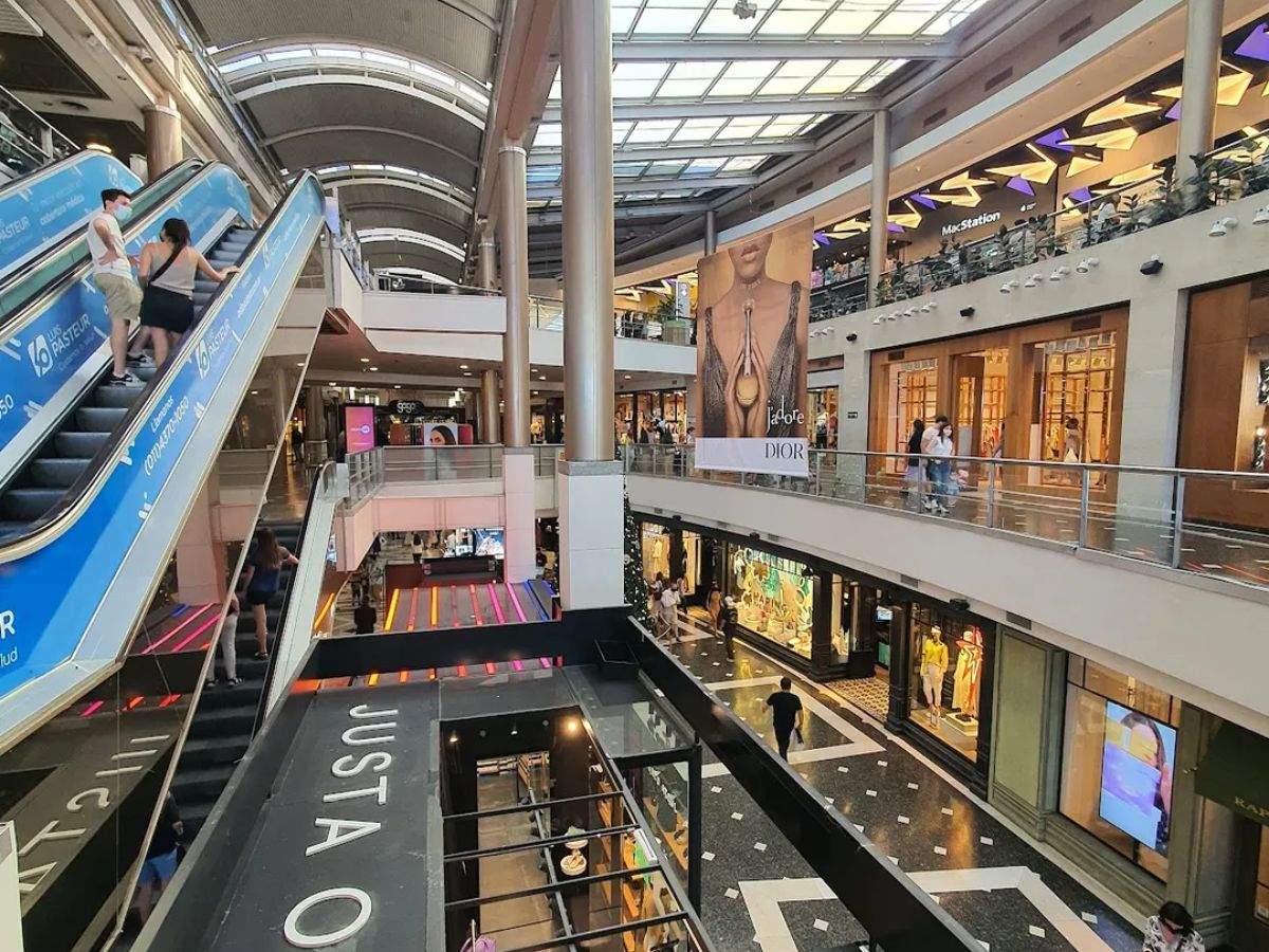 Shoppings se preparan para un fin de semana de descuentos. Shoppings se preparan para un fin de semana de descuentos.