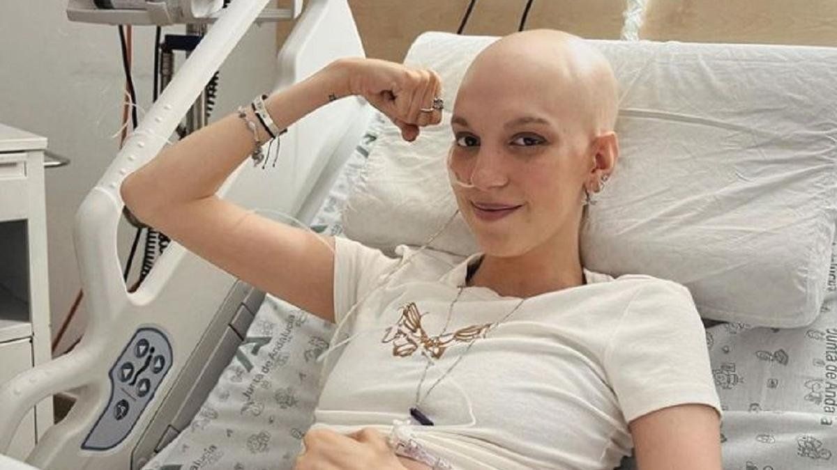 Murió Elena Huelva a los 20 años, la influencer española que venía luchando contra el cáncer desde su adolescencia