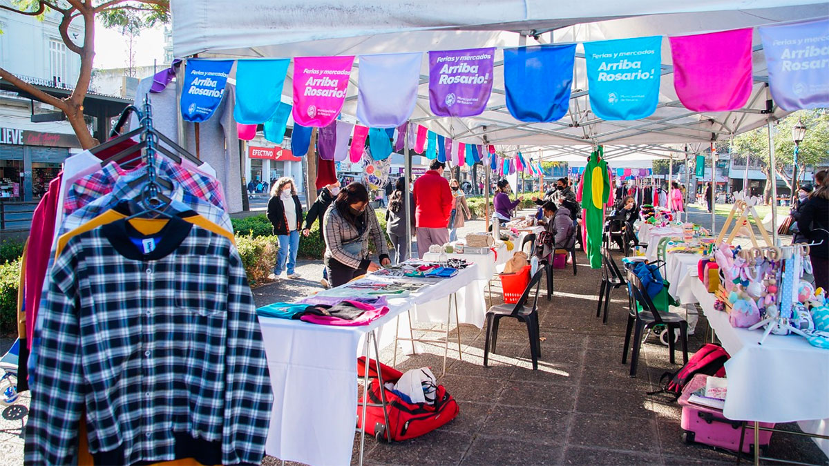 En la plaza Sarmiento muchas veces suelen hacerse ferias. En la plaza Sarmiento muchas veces suelen hacerse ferias. 