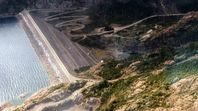 Javier Milei le extendió por seis meses más la concesión de la represa hidroeléctrica Futaleufú a Aluar. Javier Milei le extendió por seis meses más la concesión de la represa hidroeléctrica Futaleufú a Aluar.