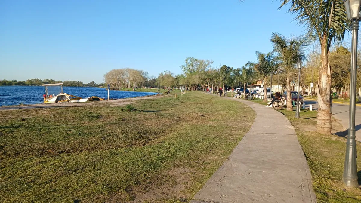 Una laguna preciosa para relajarse y pasar el día. Una laguna preciosa para relajarse y pasar el día.