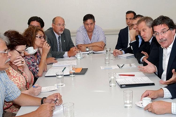 A seis días hábiles de empezar el ciclo lectivo el gobierno no logra destrabar las paritarias docentes