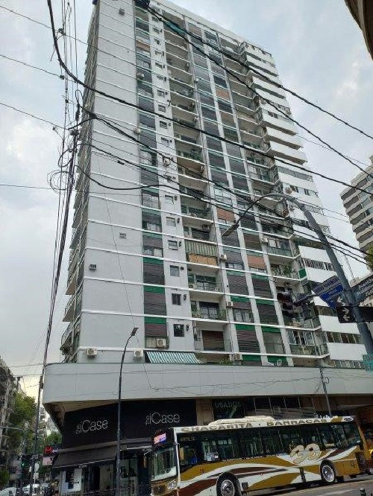 Frente del edificio de Santa Fe al 3600