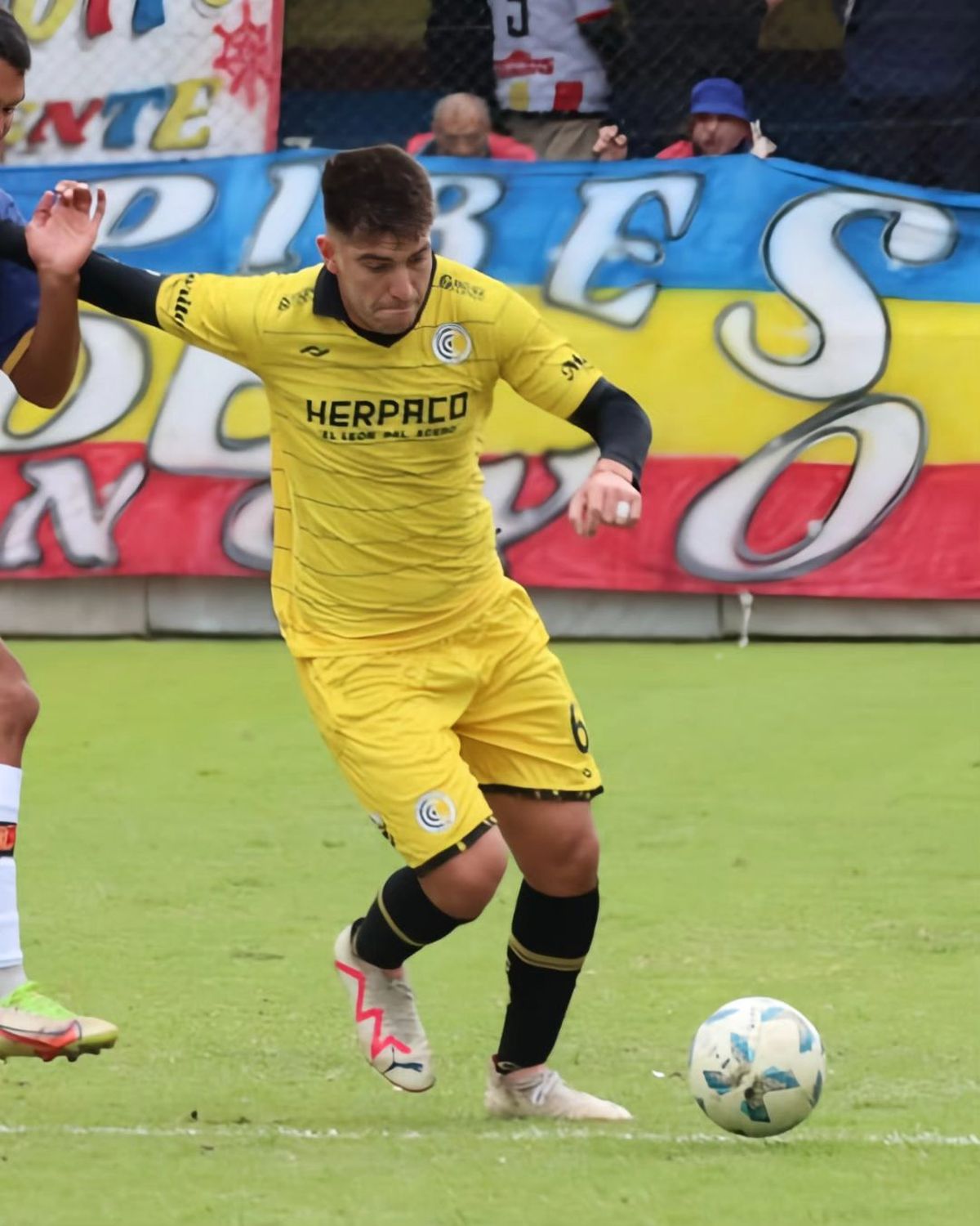 Agustín Minnicelli, defensor del Club Comunicaciones, fue desafectado del plantel profesional