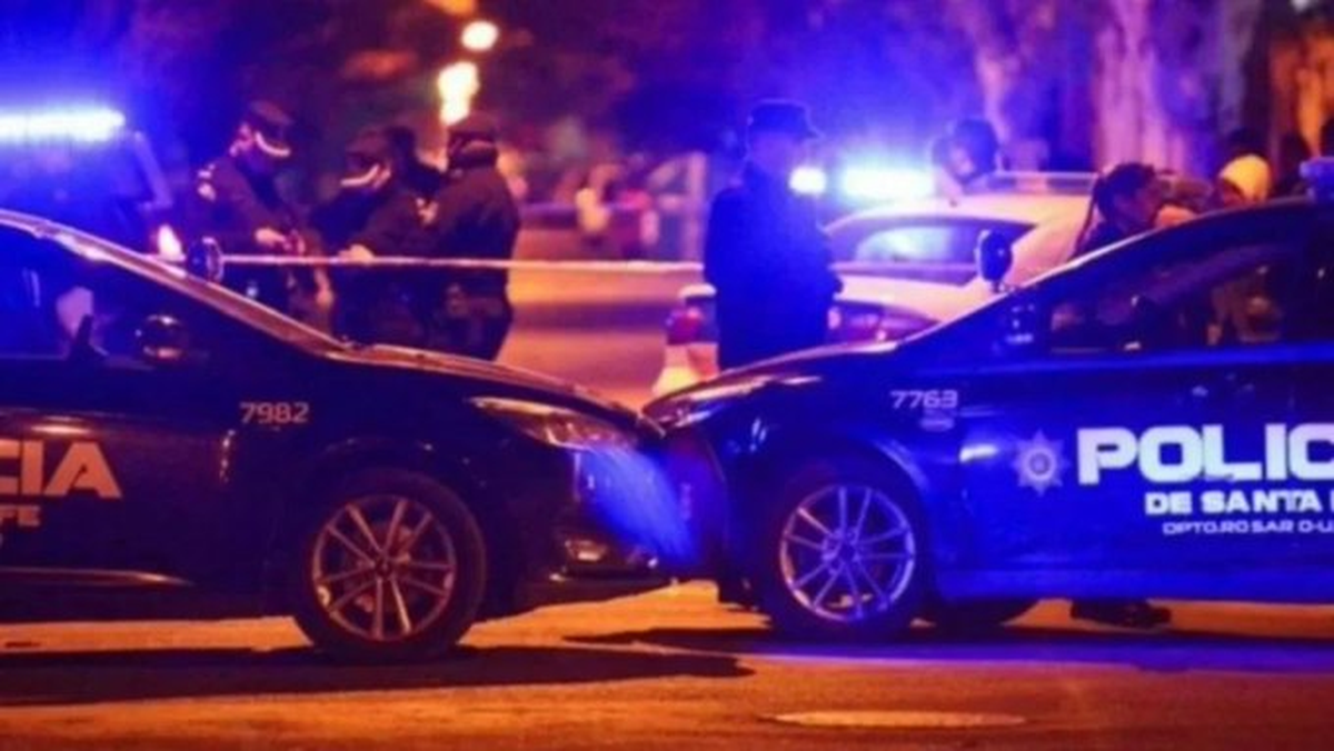 Los incentivos a los policías de Santa Fe que están cubriendo funciones en la calle no les tocan a los que trabajan en comisarías Los incentivos a los policías de Santa Fe que están cubriendo funciones en la calle no les tocan a los que trabajan en comisarías