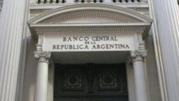 altText(Según C5N, el Banco Central restringe los giros de dólares al exterior)}