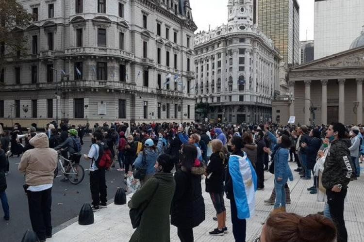 La marcha tuvo poca convocatoria en la calle, pero mucha en las redes.