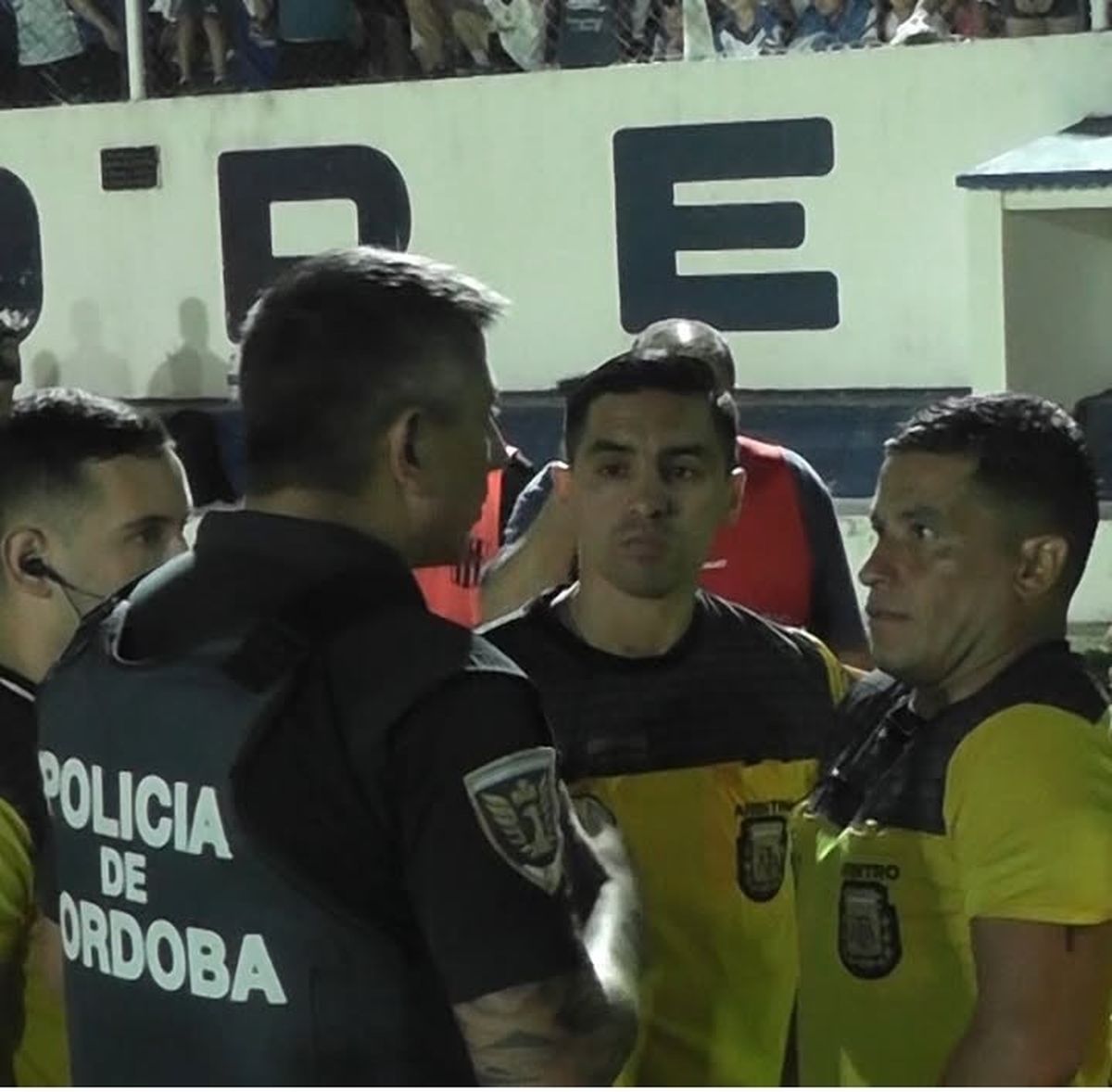 Marcelo Salguero, el arbitro que decidió reanudar el encuentro a pesar de la agresión al Marcelo Salguero, el arbitro que decidió reanudar el encuentro a pesar de la agresión al