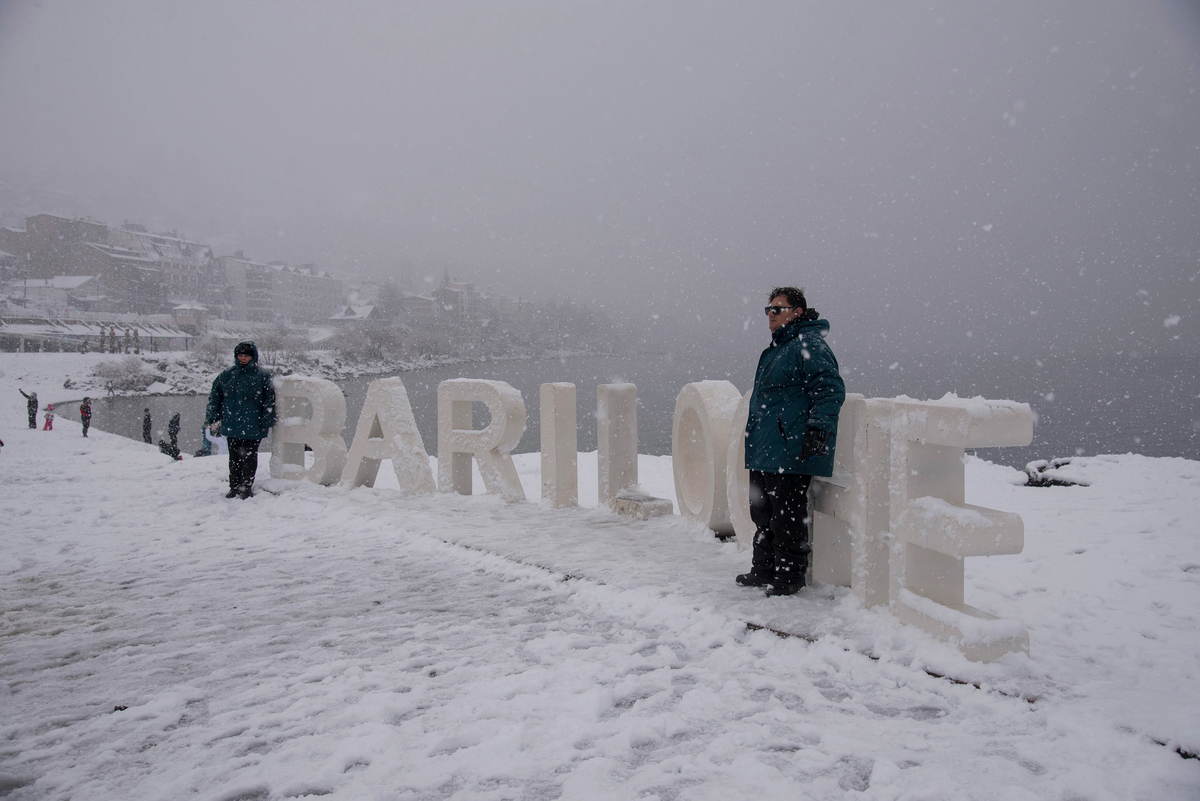 Bariloche permanece paralizada y aislada por el temporal de nieve