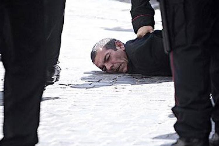 En el suelo, Luigi Prieti, de 49 años, originario de la región sureña de Reggio Calabria, y autor de los disparos.