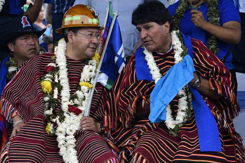 Luis Arce hoy enfrentado con Evo Morales, a quien termina dando la razón Javier Milei. Luis Arce hoy enfrentado con Evo Morales, a quien termina dando la razón Javier Milei.