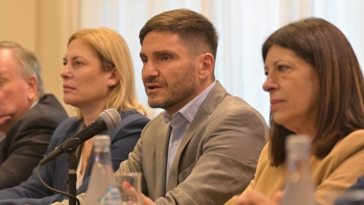 Pullaro junto a Gisela Scaglia y Clara García en el Hotel Presidente de Rosario. Pullaro junto a Gisela Scaglia y Clara García en el Hotel Presidente de Rosario.