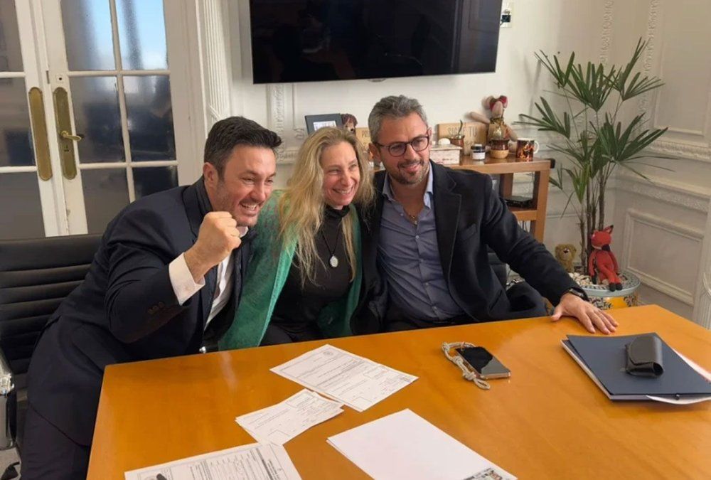 Petri, Karina y Martín Menem cuando el ministro de Defensa se afilió a LLA.&nbsp;