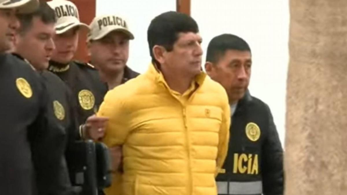 El presidente de la Federación Peruana de Fútbol (FPF), Agustín Lozano, fue detenido tras ser acusado de formar parte de una organización criminal. (Foto: Captura de TV) El presidente de la Federación Peruana de Fútbol (FPF), Agustín Lozano, fue detenido tras ser acusado de formar parte de una organización criminal. (Foto: Captura de TV)