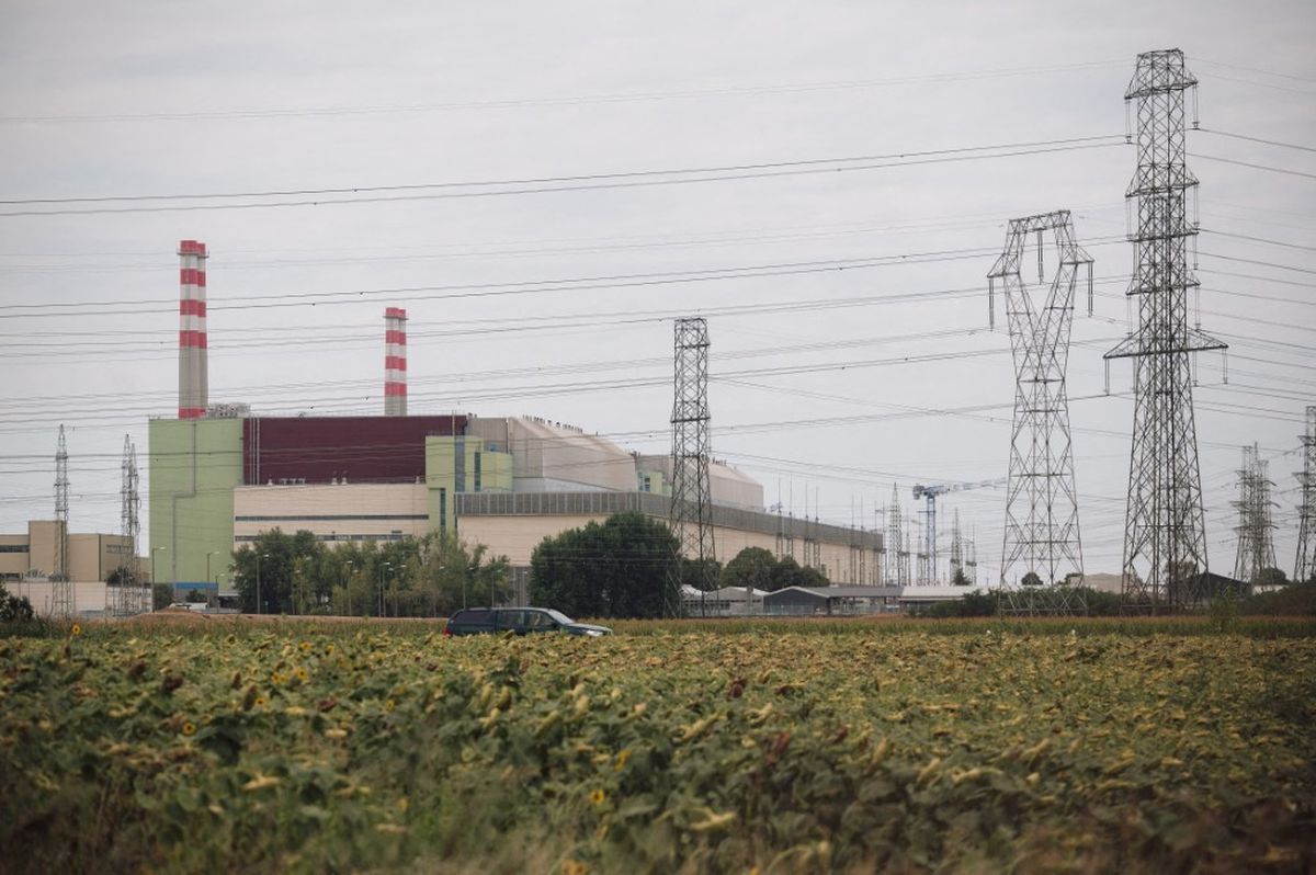 La central nuclear de Paks, en Hungría, redujo drásticamente su producción por la bajante del Danubio, clave para refrigerar sus instalaciones. La central nuclear de Paks, en Hungría, redujo drásticamente su producción por la bajante del Danubio, clave para refrigerar sus instalaciones.