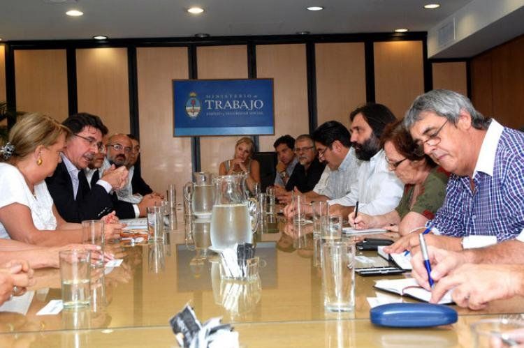 El Gobierno ignoró las peticiones salariales de los gremios docentes e impuso una decisión unilateral