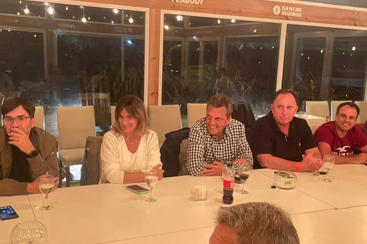 Sergio Massa, en una reunión en Pinamar. Foto publicada en el diario 'La Nación'. Sergio Massa, en una reunión en Pinamar. Foto publicada en el diario 'La Nación'.