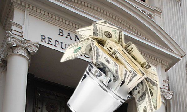  El BCRA apeló a más reservas para evitar que el dólar subiera más. Montaje: Urgente24