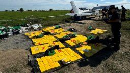 Entre Ríos: Aterrizaje forzoso termina con el secuestro de 359 kilos de cocaína.