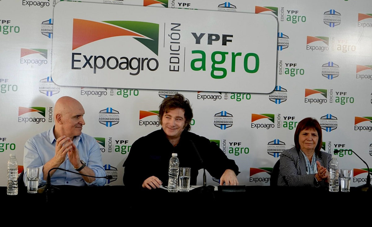 En 2025, el Presidente estuvo acompañado por José Luis Espert y Patricia Bullrich. En 2025, el Presidente estuvo acompañado por José Luis Espert y Patricia Bullrich. 