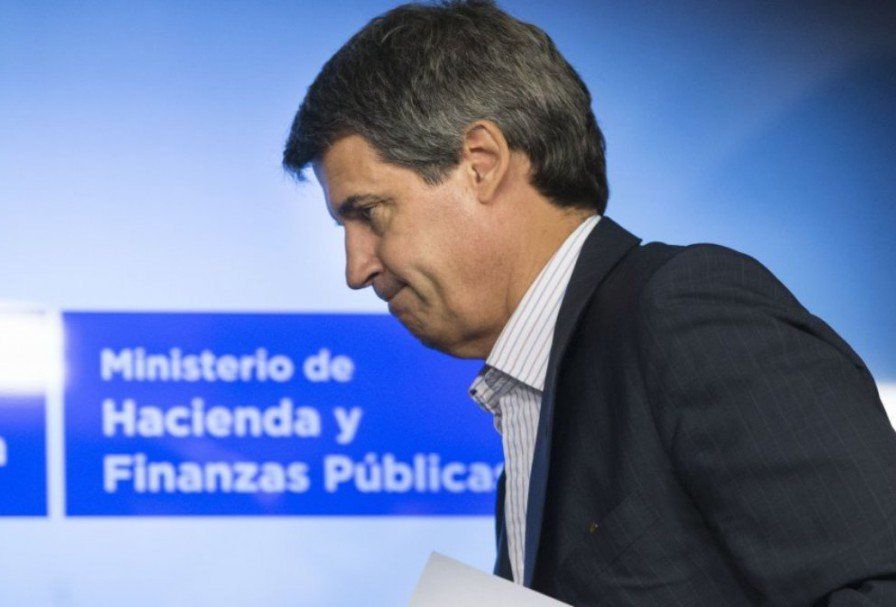 El ministro Prat Gay, blanco del massismo