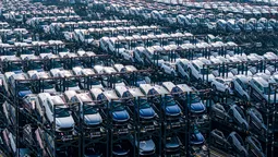 Autos BYD en China, listos para salir hacia el extranjero. Autos BYD en China, listos para salir hacia el extranjero.