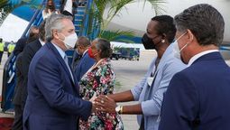 Desde Barbados, Alberto Fernández contó que habla seguido con CFK por teléfono.