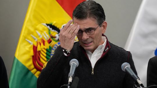 Bolivia: Emboscan con dinamita a un ministro y Rodrigo Paz advierte que