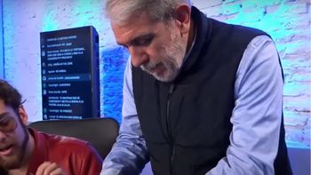 La reacción de Aníbal Fernández al manipular una tarántula de gran tamaño. (Foto: Captura de video) La reacción de Aníbal Fernández al manipular una tarántula de gran tamaño. (Foto: Captura de video)