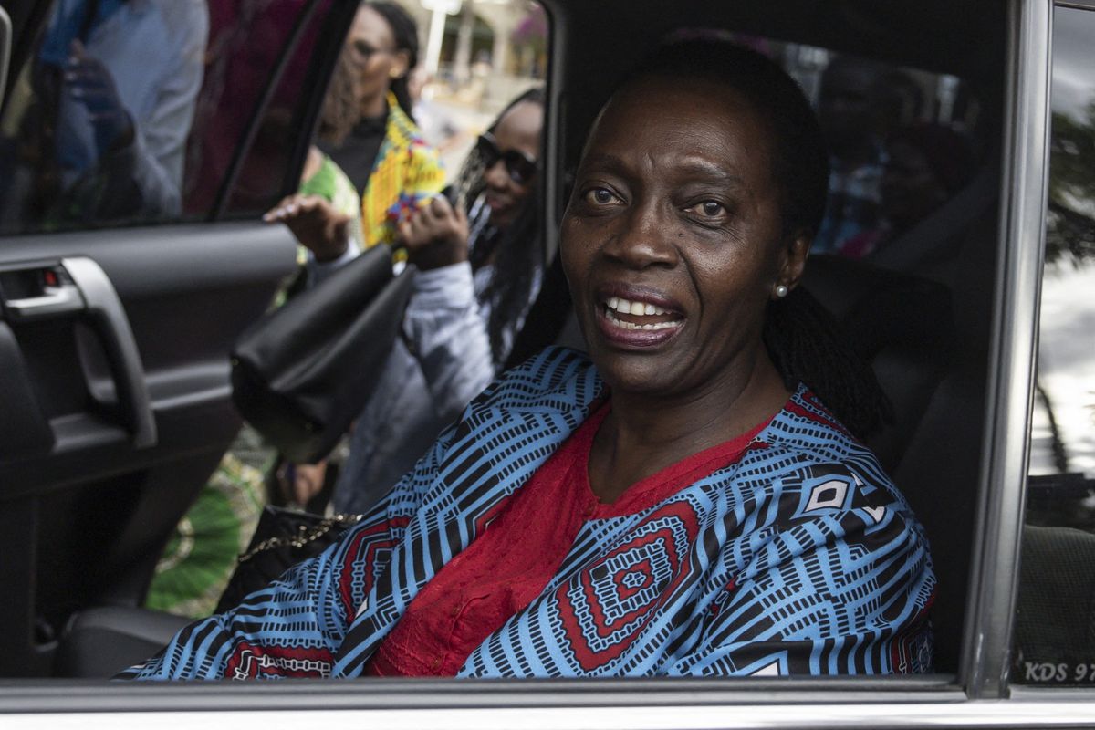 Martha Karua fue bloqueada al llegar a Uganda, donde viajaba para sumarse a la defensa de abogados y opositores detenidos en causas vinculadas con traici&oacute;n.