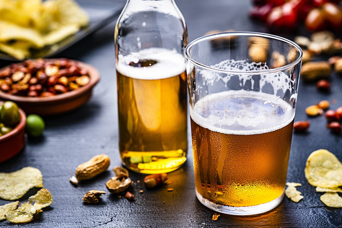 La cerveza, consumida con moderación, aporta nutrientes esenciales como vitaminas y minerales, protege el corazón, fortalece el sistema inmunológico y puede incluso retrasar el envejecimiento. La cerveza, consumida con moderación, aporta nutrientes esenciales como vitaminas y minerales, protege el corazón, fortalece el sistema inmunológico y puede incluso retrasar el envejecimiento.