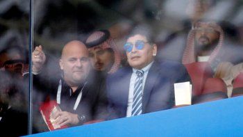 putin, robbie williams y maradona: 12 imagenes impactantes de la apertura del mundial putin, robbie williams y maradona: 12 imagenes impactantes de la apertura del mundial