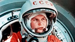 Convertida hoy en política, fue la primera mujer en el espacio, orbitando la Tierra sin ser piloto. Su hazaña fue un gran salto para otras mujeres en la NASA.