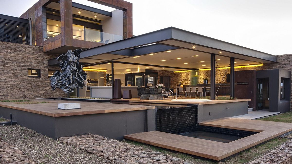 El acero plantea la necesidad de optimizar tiempos y costos en la construcción de una casa en la actualidad. El acero plantea la necesidad de optimizar tiempos y costos en la construcción de una casa en la actualidad.