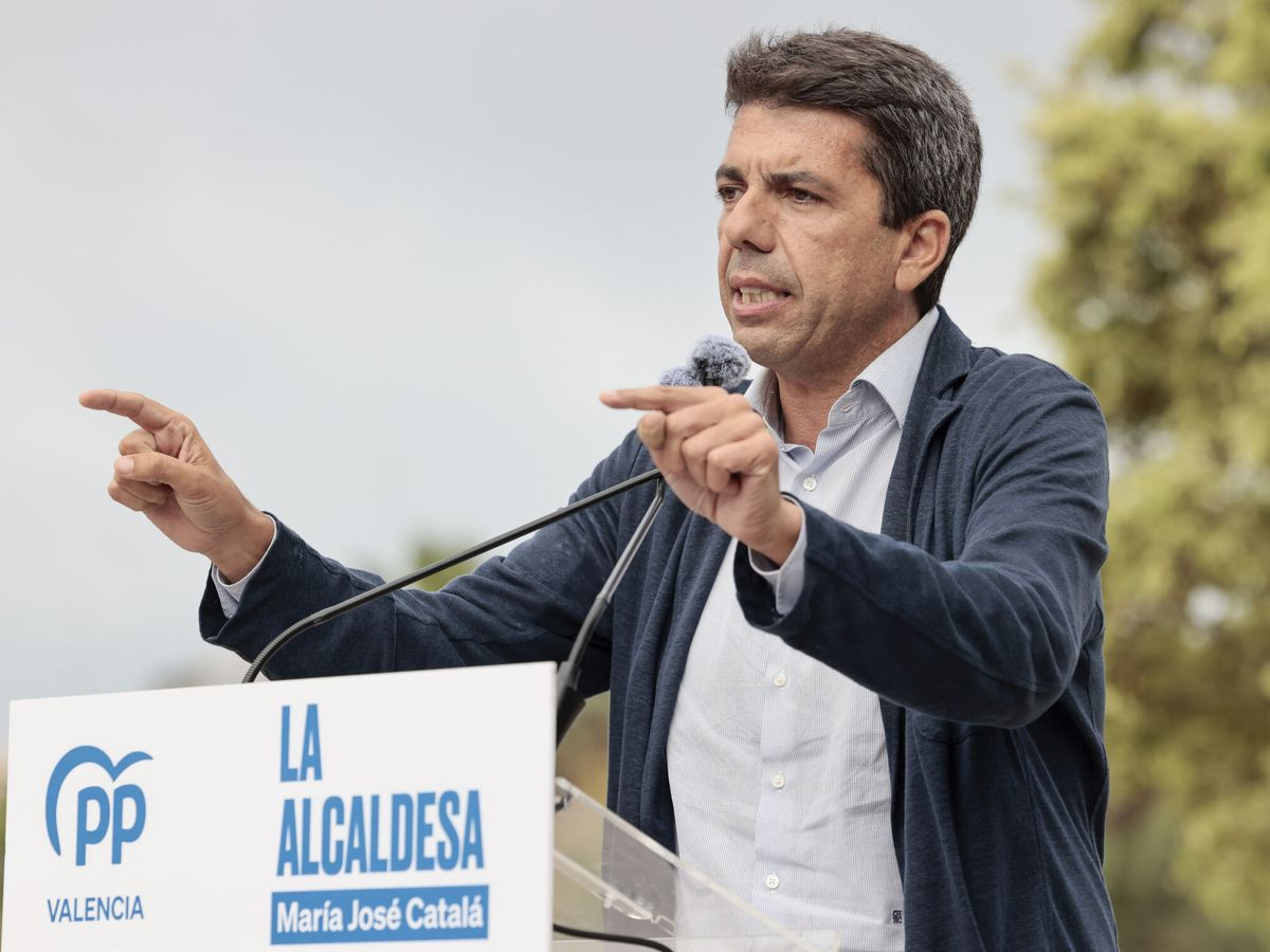 Carlos Mazón en la mira por las demoras en las alertas de la desvastadora inundación. Carlos Mazón en la mira por las demoras en las alertas de la desvastadora inundación.