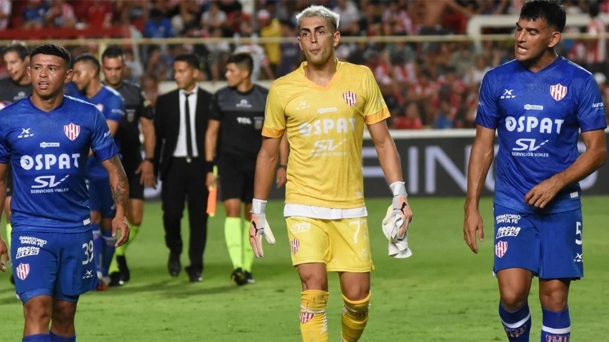 Unión de Santa Fe sufrió otra inhibición de la FIFA por el préstamo de Brayan Castrillón sumado a que perdería la categoría.