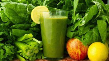 espinacas, zanahoria y limon: licuado anti-toxinas espinacas, zanahoria y limon: licuado anti-toxinas