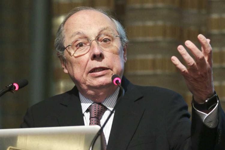 guillermo calvo.jpg